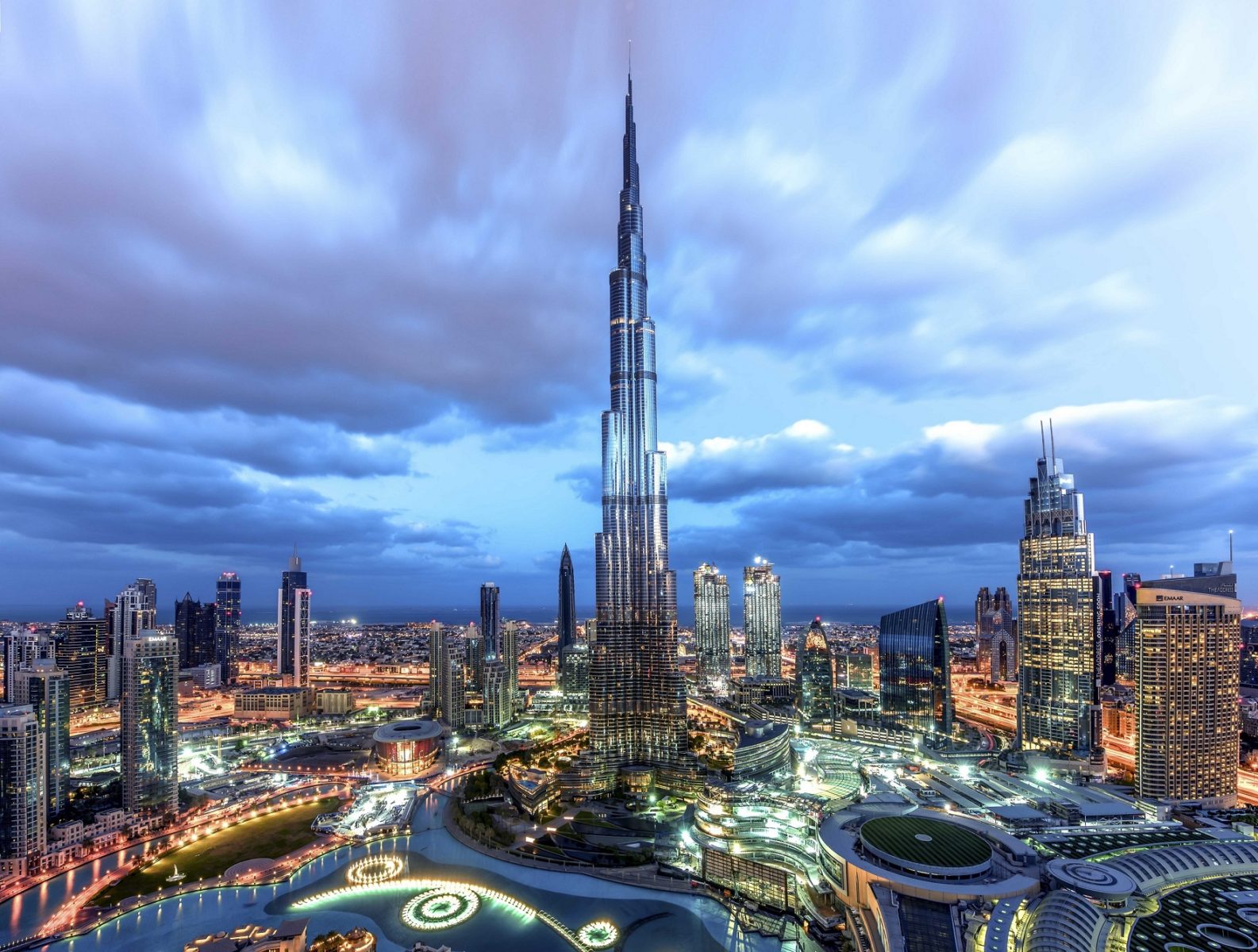 Il famoso Burj Khalifa, l'edificio più alto del mondo