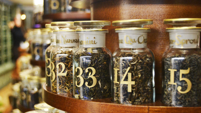 L’aromateca nella nuova boutique La Via del Tè a Milano