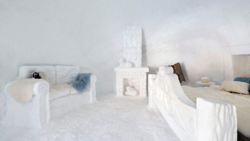Scorcio interno degli chalet di neve creati dall’artista Vania Cusini