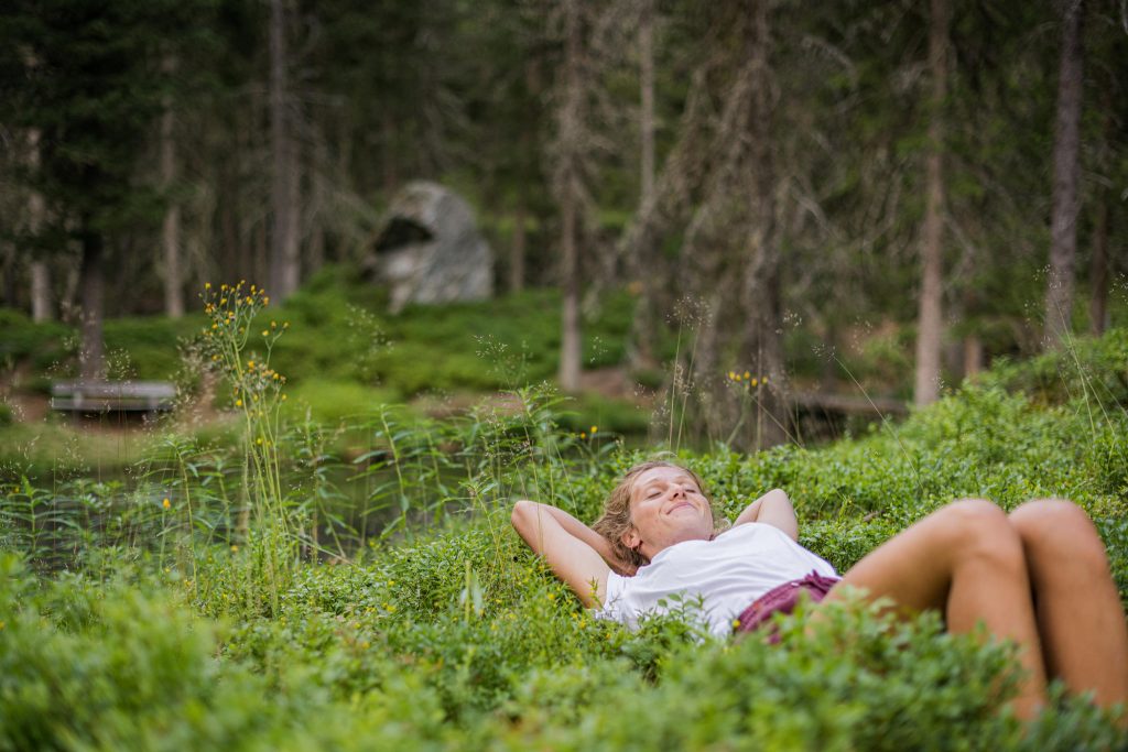 Bagno nella foresta in Valle Aurina